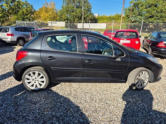 Peugeot 207 2008 photo 3
