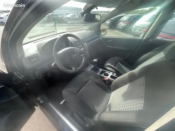 Mercedes-Benz A-Class 2010 photo 5