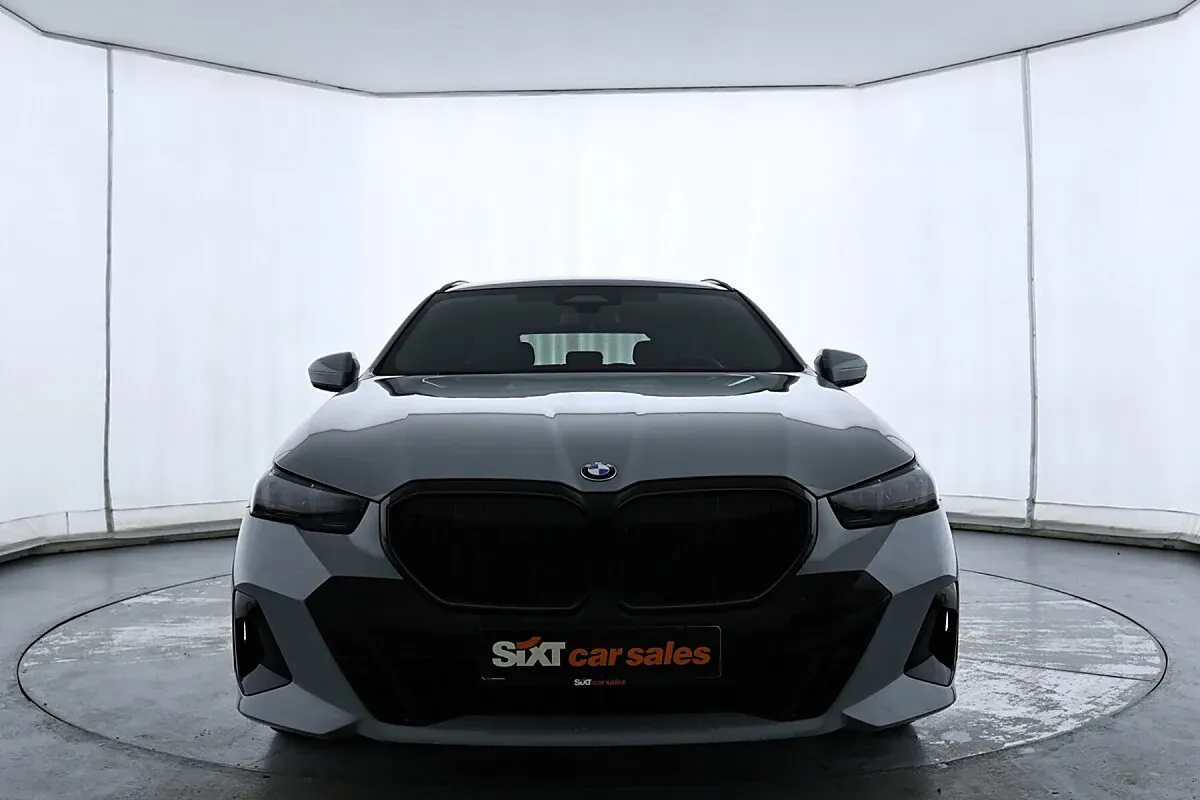 BMW 5 Series 2025 photo 2
