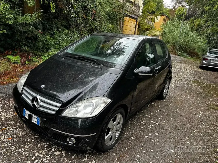 Mercedes-Benz A 180 2011 photo 2