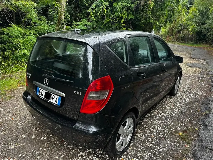 Mercedes-Benz A 180 2011 photo 3
