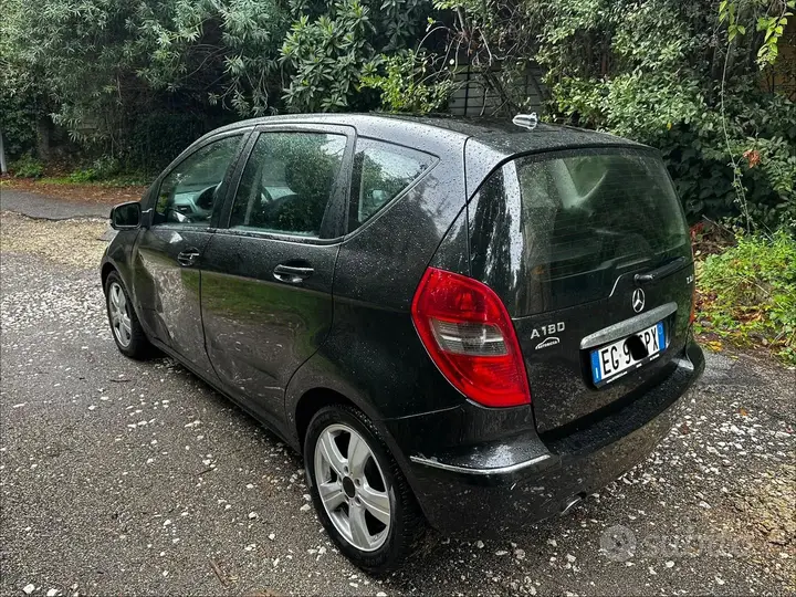 Mercedes-Benz A 180 2011 photo 4