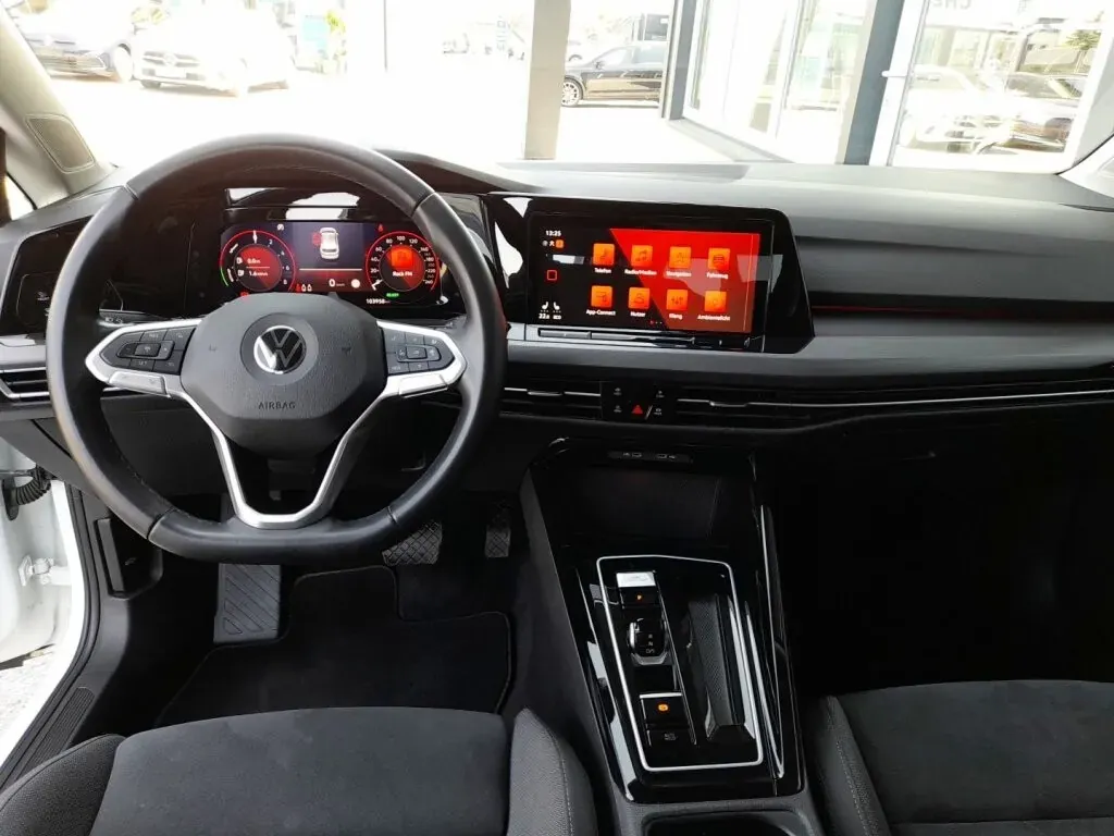 Volkswagen Golf 2023 photo 3