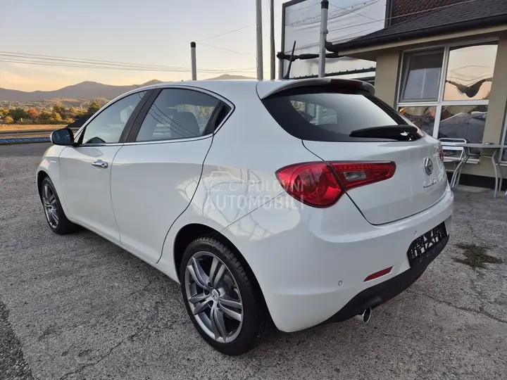 Alfa Romeo Giulietta 2014 photo 4
