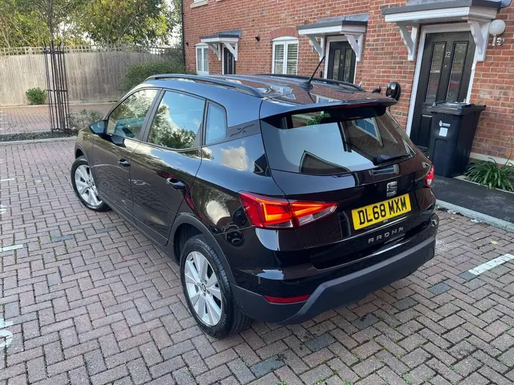 Seat Arona 2019 photo 2