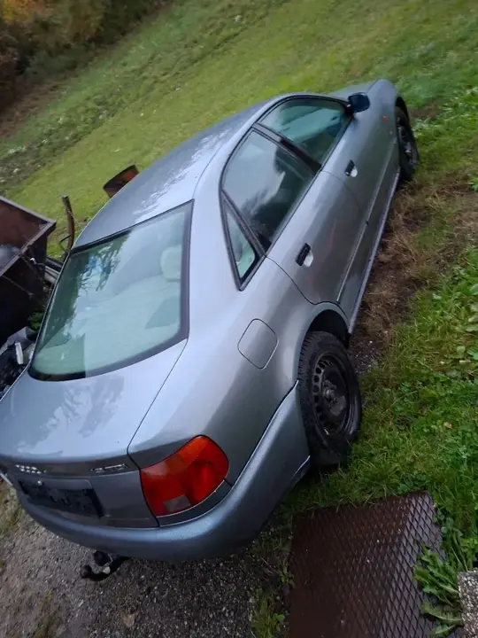 Audi A4 1995 photo 2