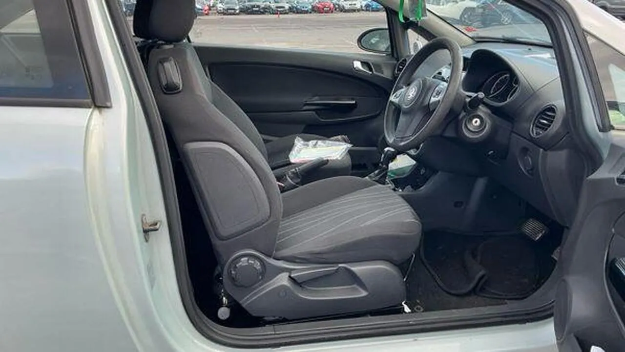 Vauxhall Corsa 2008 photo 3