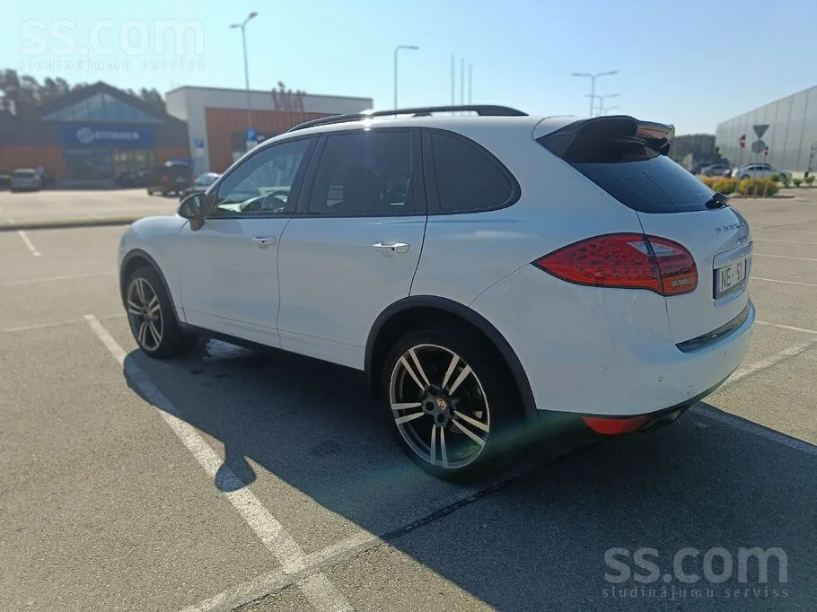 Porsche Cayenne 2012 photo 3