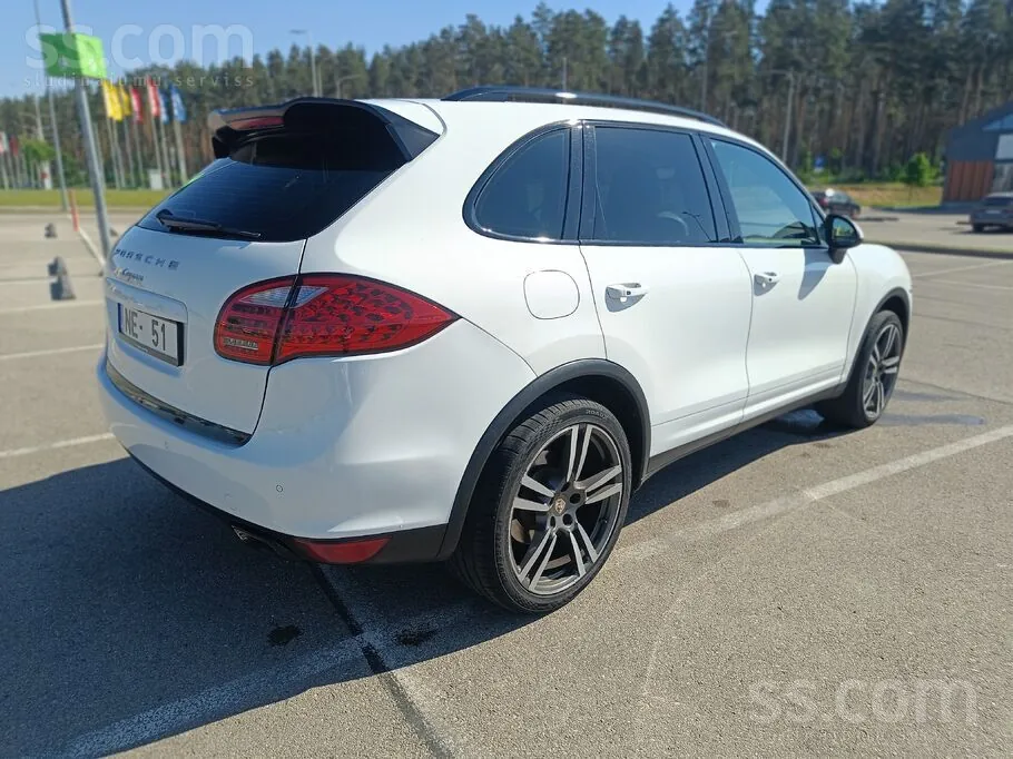 Porsche Cayenne 2012 photo 4