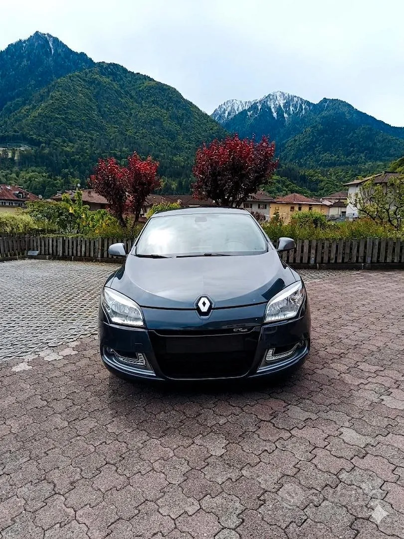 Renault Megane 2012 photo 2