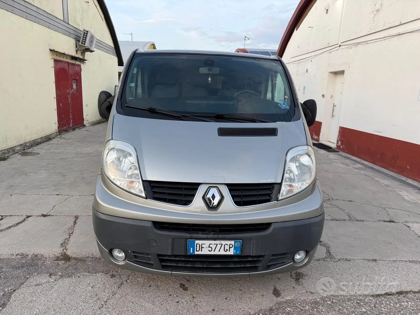 Renault Trafic 2007 photo 2
