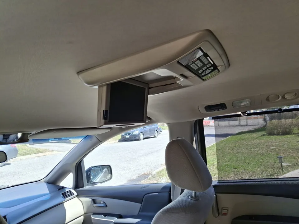 Honda Odyssey 2011 photo 2