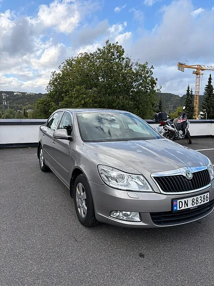 Skoda Octavia 2012 photo 2