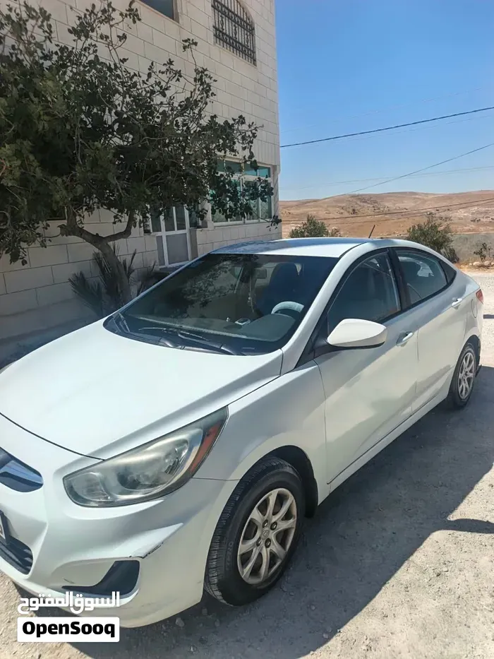 Hyundai Accent 2012 photo 2