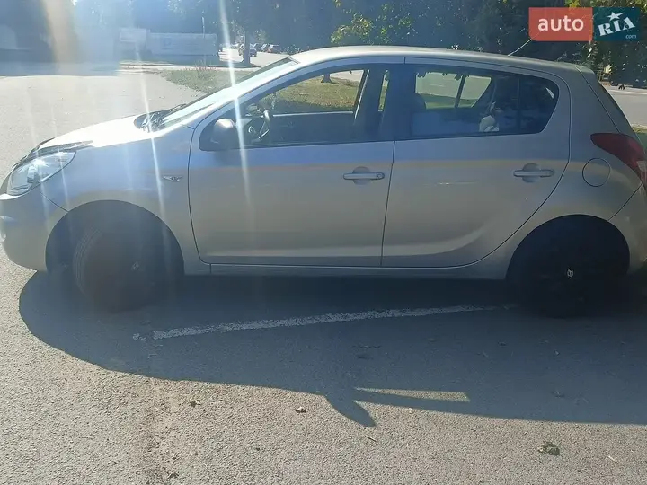 Hyundai I20 2011 photo 4