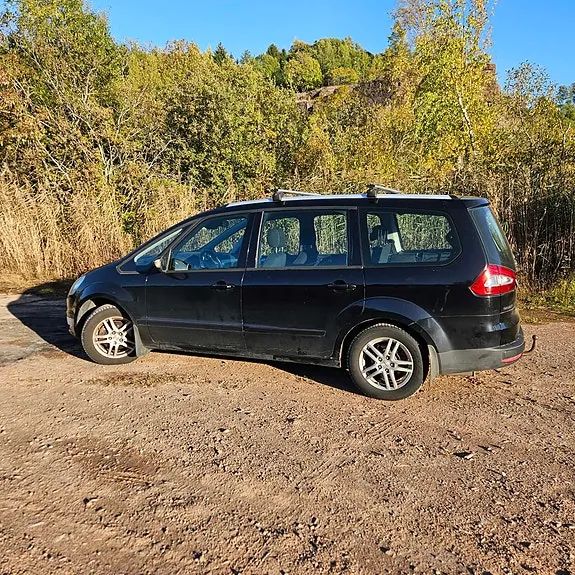 Ford Galaxy 2011 photo 4
