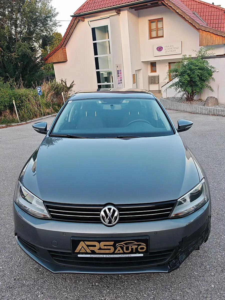 Volkswagen Jetta 2012 photo 2