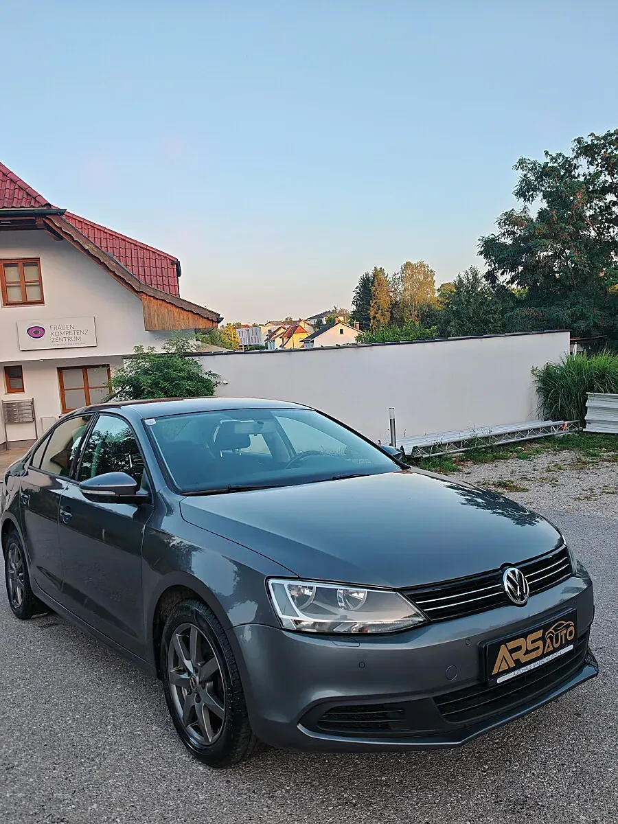 Volkswagen Jetta 2012 photo 3