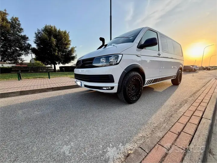 Volkswagen Caravelle 2017 photo 2