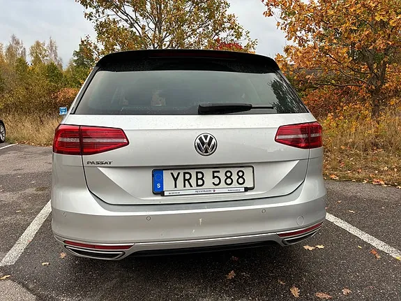 Volkswagen Passat 2018 photo 2