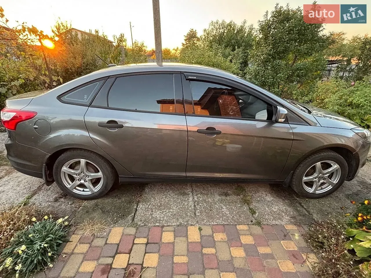 Ford Focus 2012 photo 2