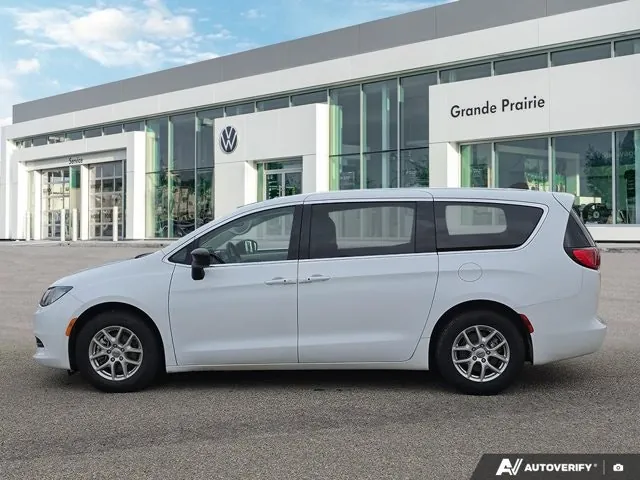 Chrysler Grand Caravan 2024 photo 2