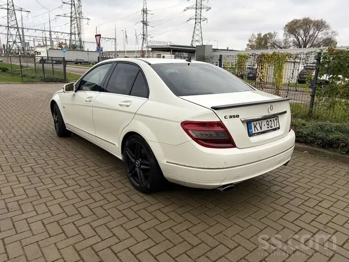 Mercedes-Benz C350 2010 photo 3
