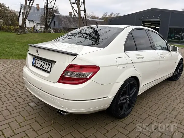 Mercedes-Benz C350 2010 photo 5