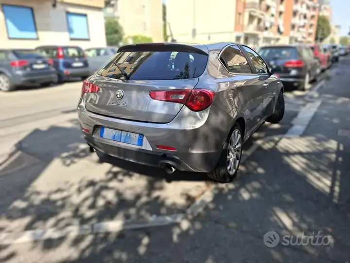Alfa Romeo Giulietta 2011 photo 5