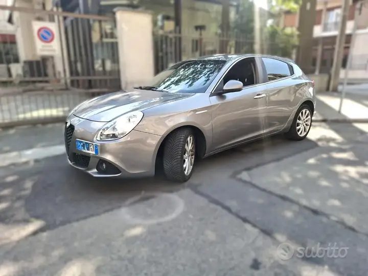 Alfa Romeo Giulietta 2011 photo 2