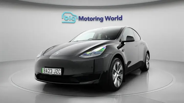Tesla Model Y 2023 photo 2