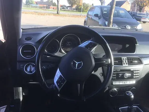 Mercedes-Benz C 220 2012 photo 2