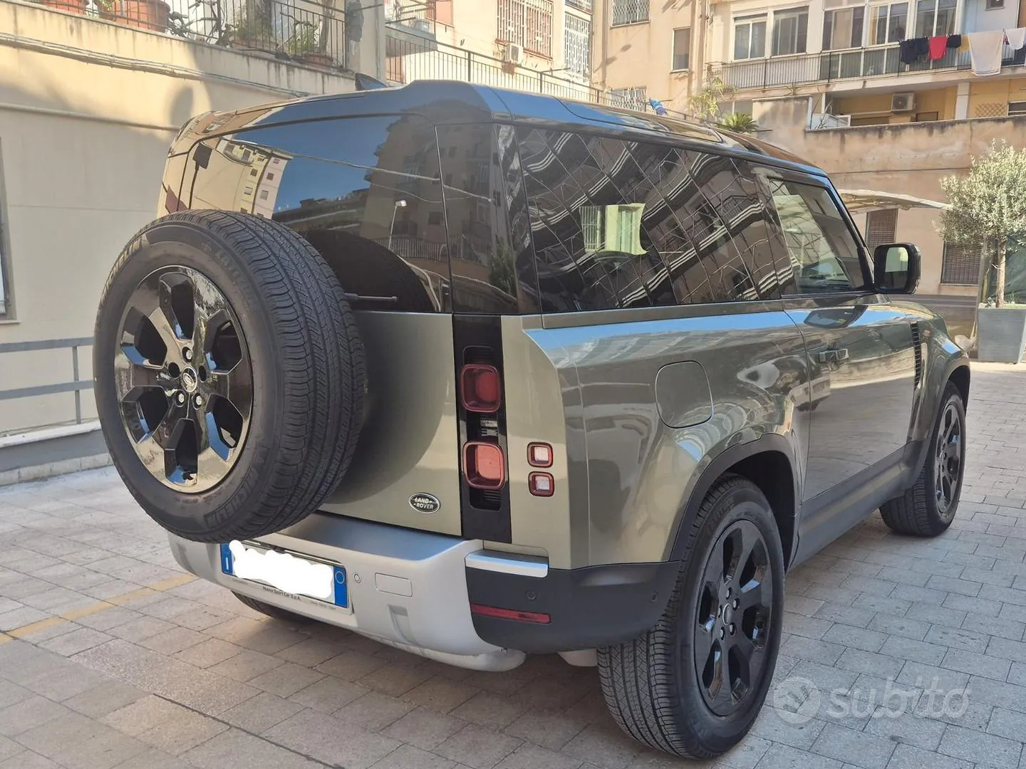 Land Rover Defender 2022 photo 2