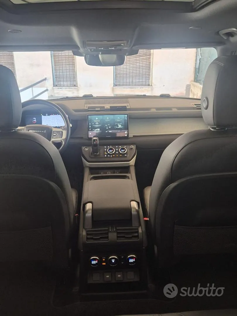 Land Rover Defender 2022 photo 4