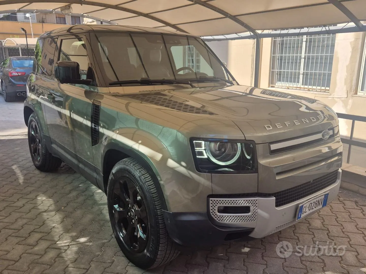 Land Rover Defender 2022 photo 3