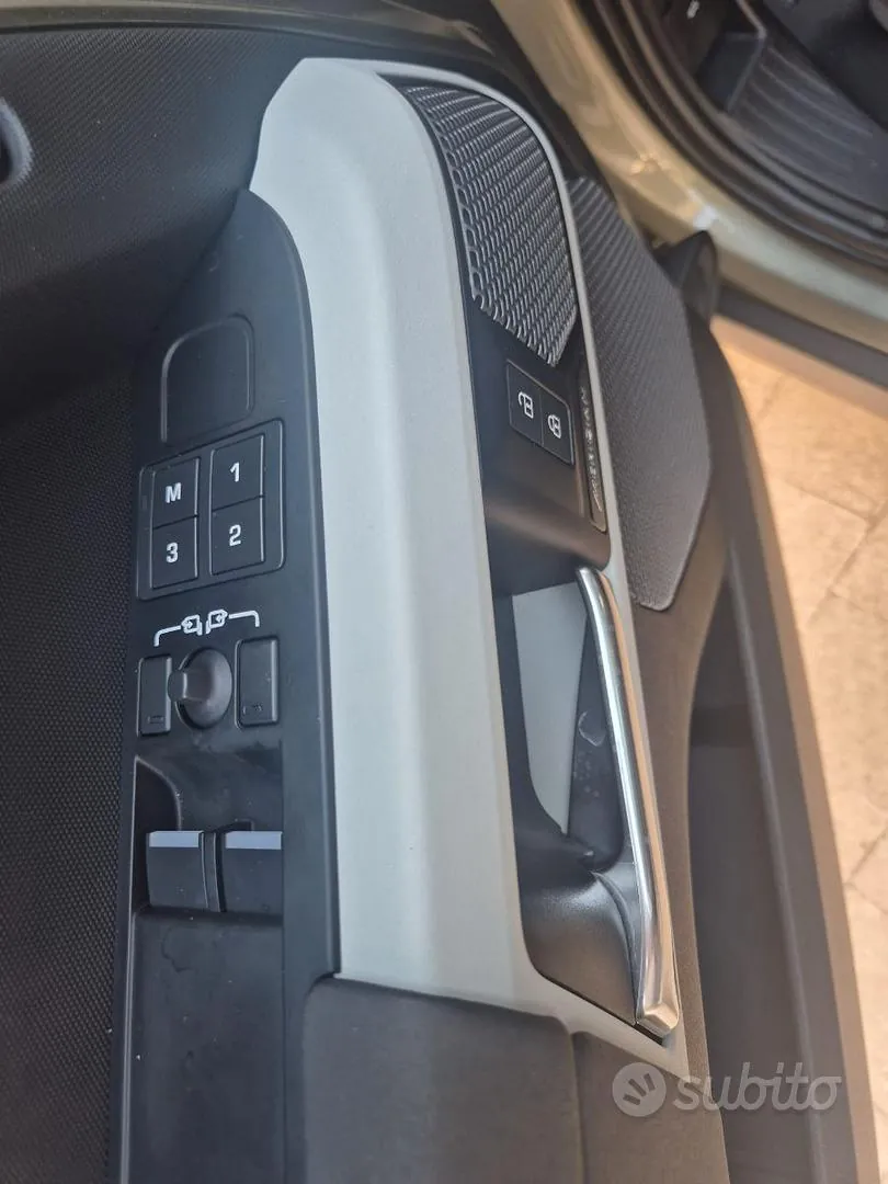Land Rover Defender 2022 photo 5