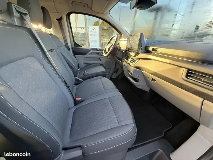 Ford Tourneo Custom 2024 photo 2