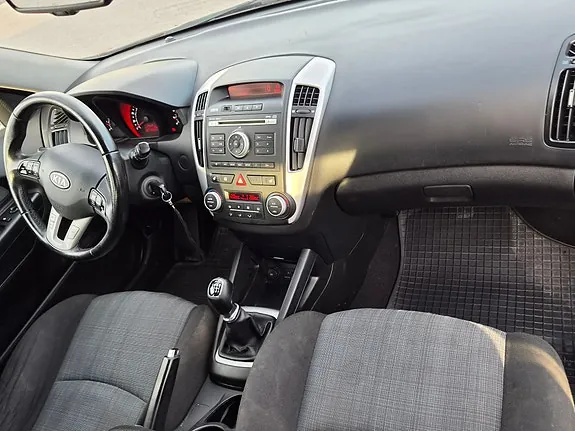 Kia Ceed 2011 photo 4