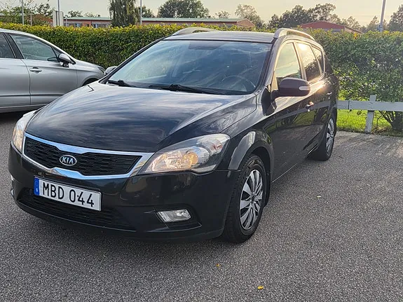 Kia Ceed 2011 photo 2