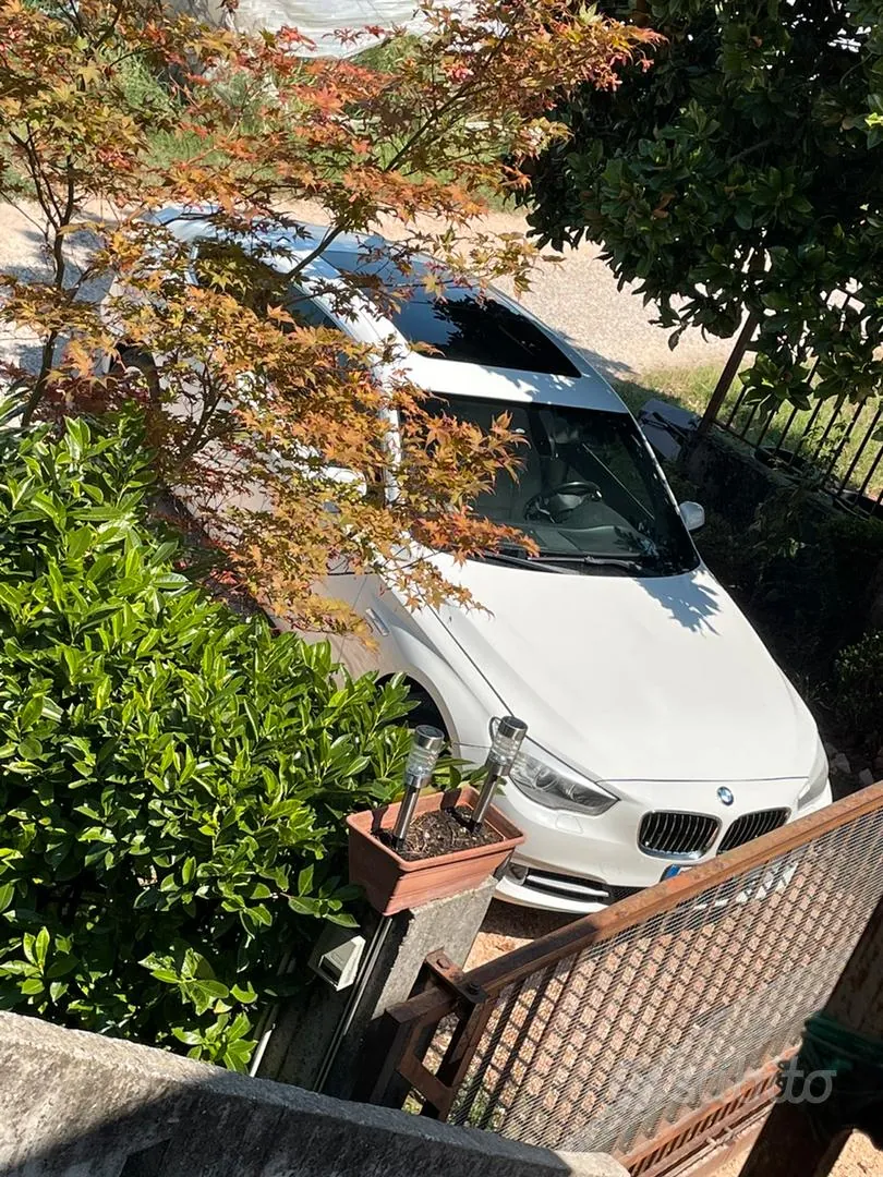 BMW 5 Series Gran Turismo 2011 photo 2