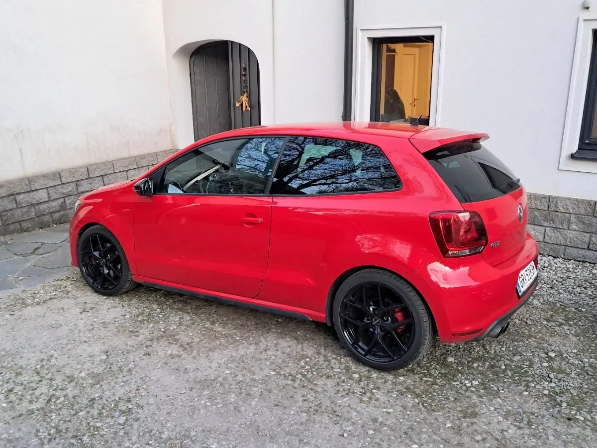 Volkswagen Polo 2010 photo 2