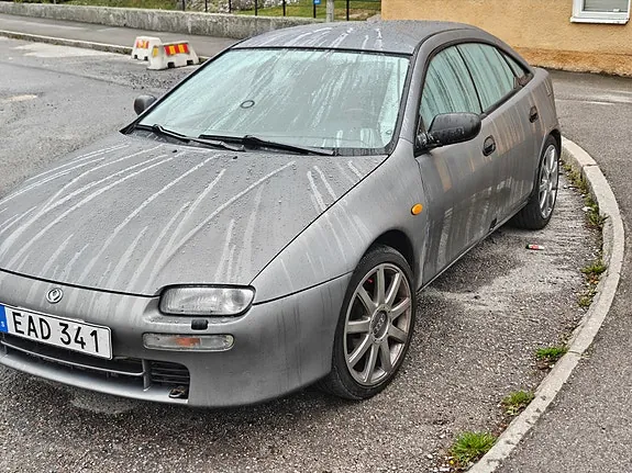 Mazda 323F 1995 photo 2