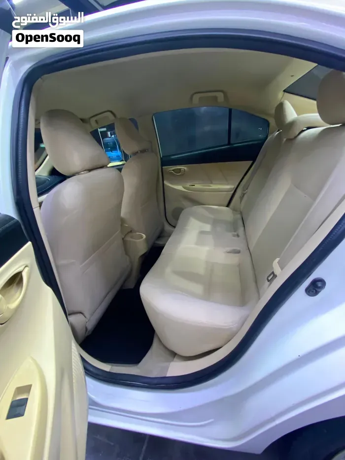 Toyota Yaris 2015 photo 2
