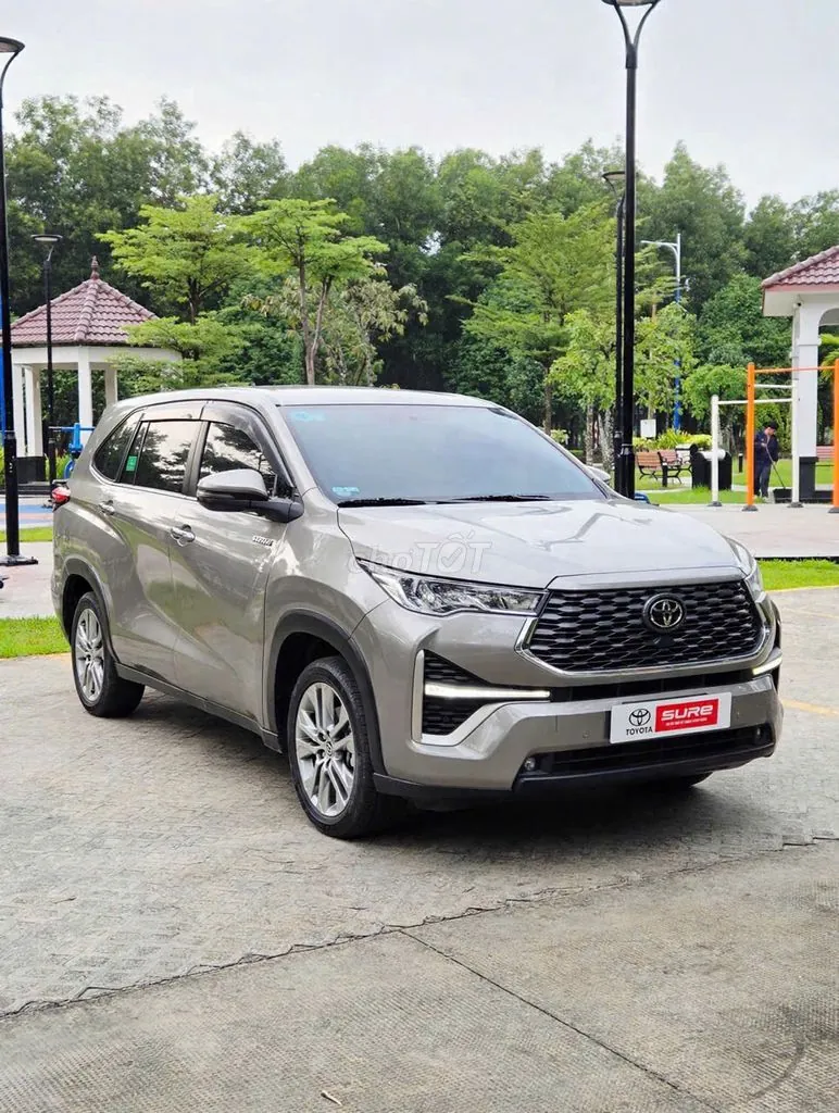 Toyota Innova Cross