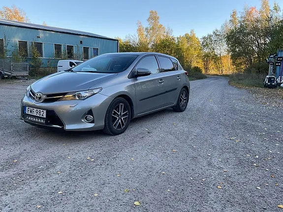 Toyota Auris 2015 photo 5