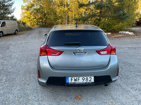 Toyota Auris 2015 photo 2