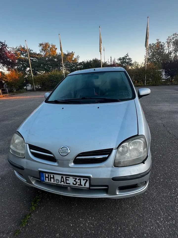 Nissan Almera Tino
