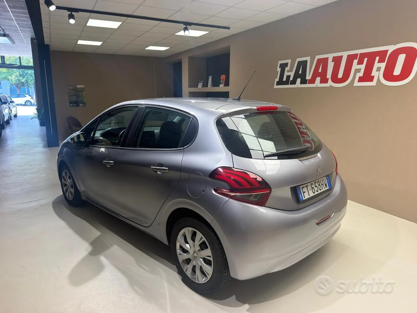 Peugeot 208 2019 photo 3