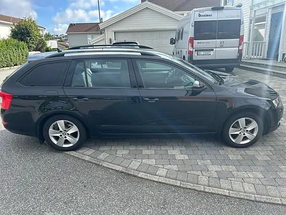 Skoda Octavia 2014 photo 2