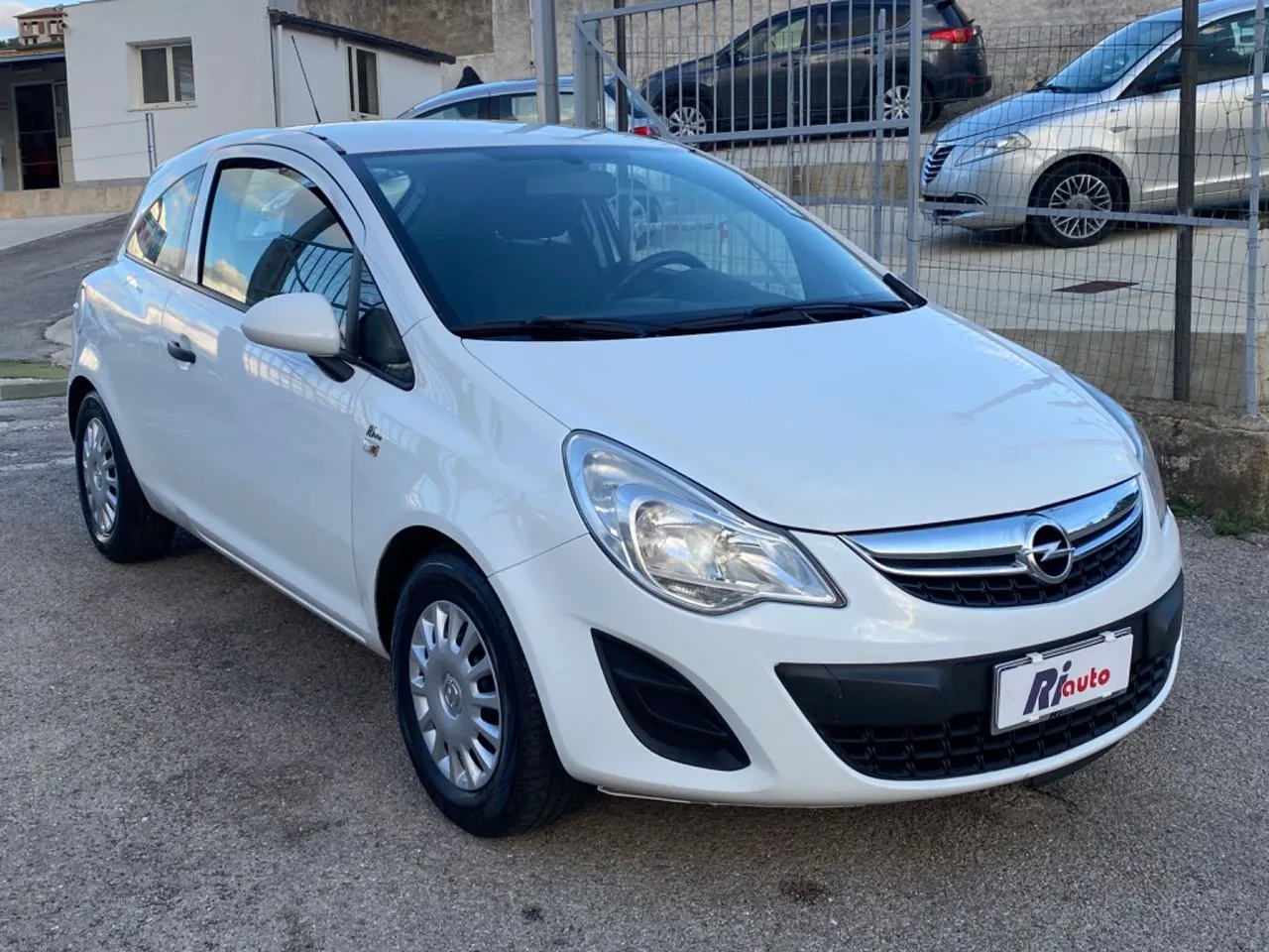 Opel Corsa 2011 photo 2